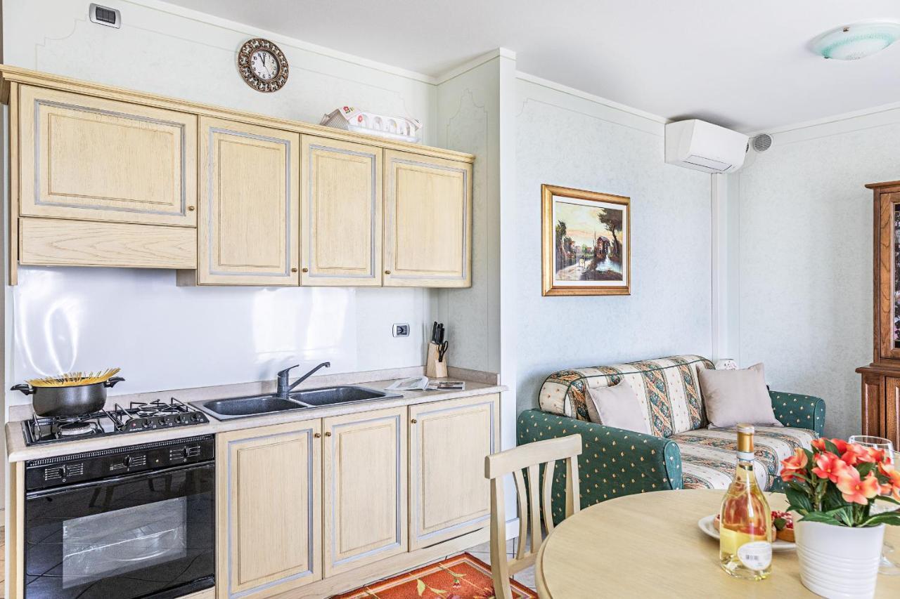 I Mosaici Apartments By Wonderful Italy Sirmione Bagian luar foto