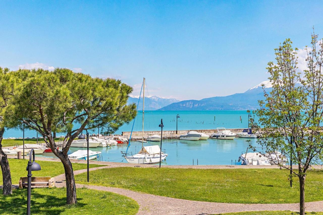 I Mosaici Apartments By Wonderful Italy Sirmione Bagian luar foto