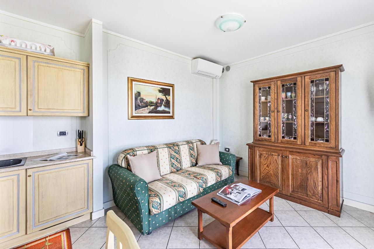 I Mosaici Apartments By Wonderful Italy Sirmione Bagian luar foto
