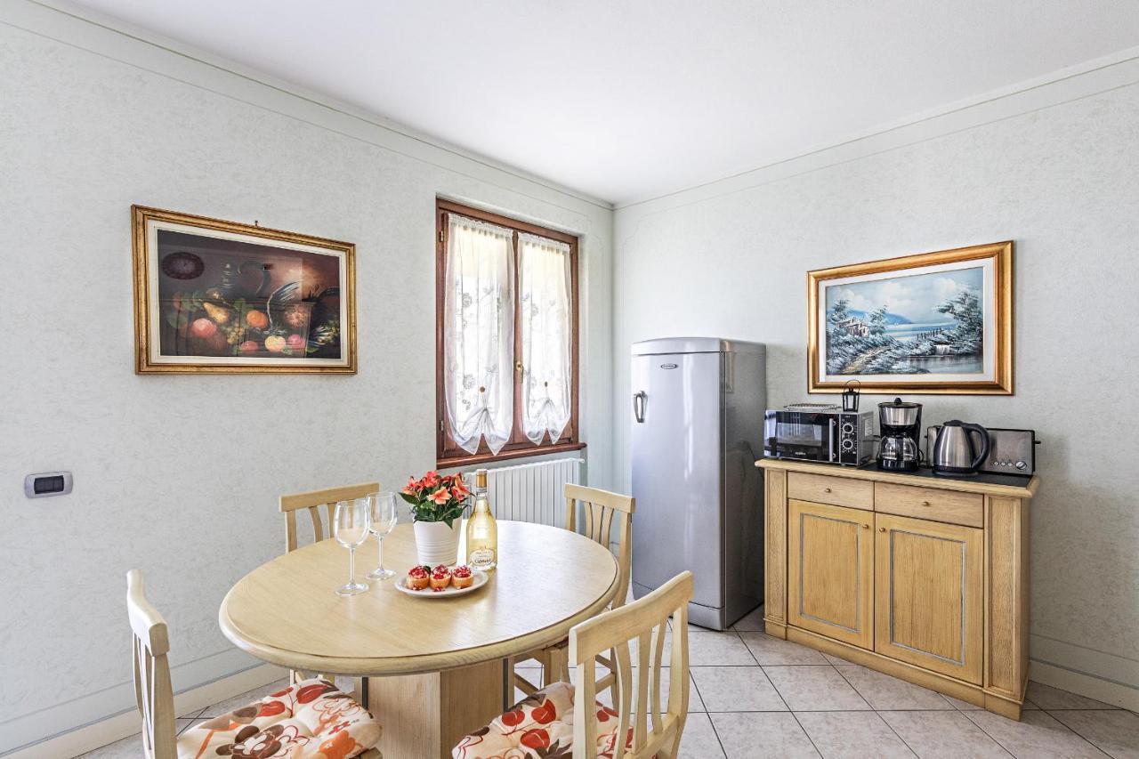 I Mosaici Apartments By Wonderful Italy Sirmione Bagian luar foto