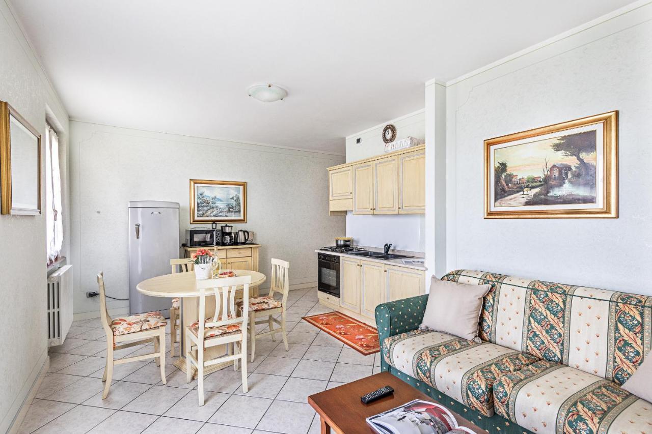 I Mosaici Apartments By Wonderful Italy Sirmione Bagian luar foto