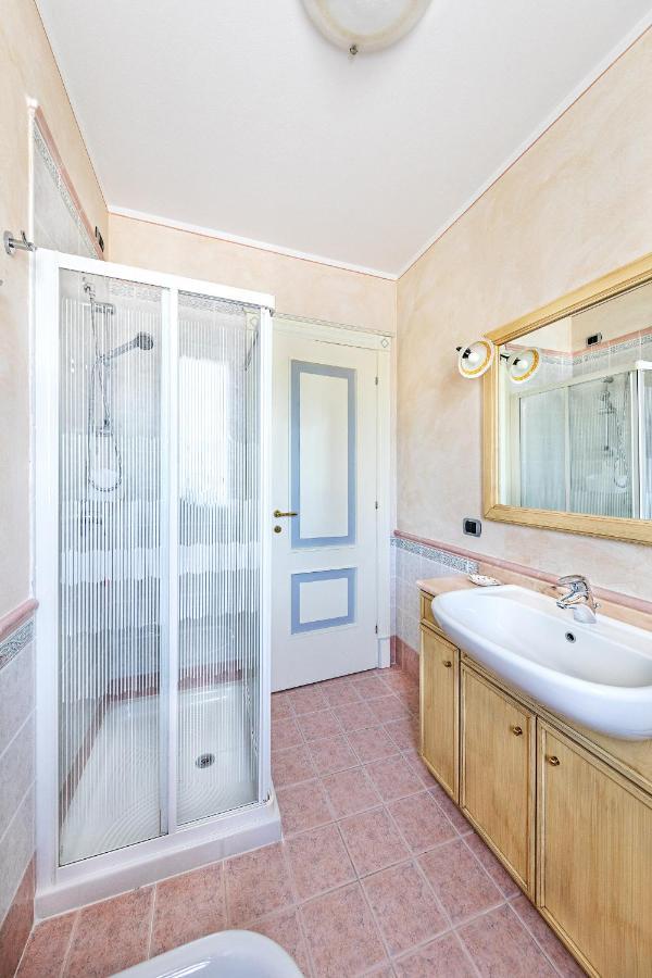 I Mosaici Apartments By Wonderful Italy Sirmione Bagian luar foto