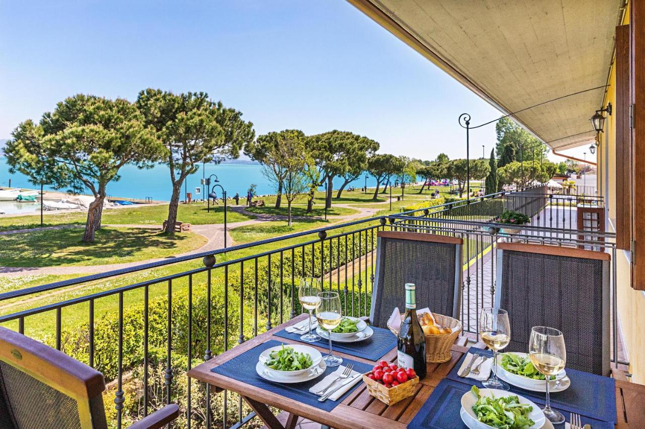 I Mosaici Apartments By Wonderful Italy Sirmione Bagian luar foto