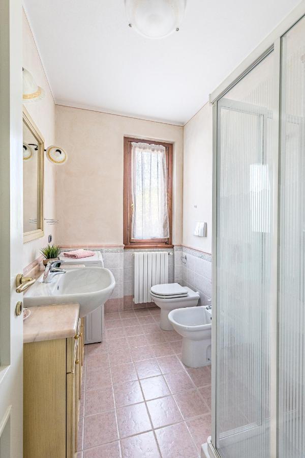 I Mosaici Apartments By Wonderful Italy Sirmione Bagian luar foto