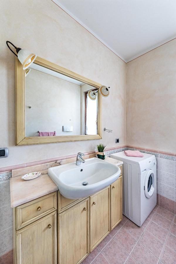 I Mosaici Apartments By Wonderful Italy Sirmione Bagian luar foto