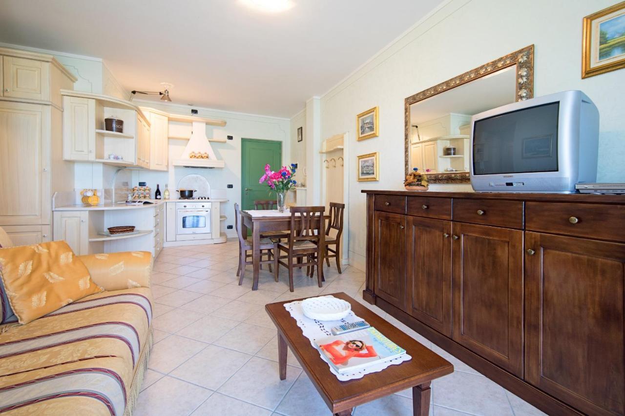 I Mosaici Apartments By Wonderful Italy Sirmione Bagian luar foto