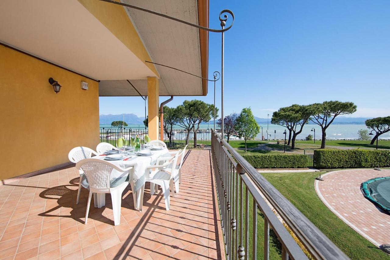 I Mosaici Apartments By Wonderful Italy Sirmione Bagian luar foto