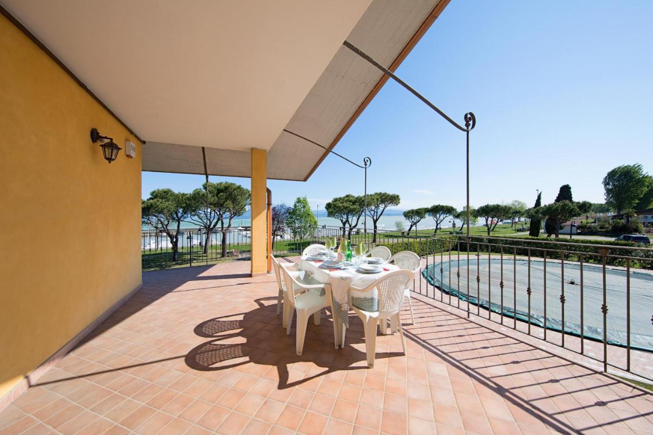I Mosaici Apartments By Wonderful Italy Sirmione Bagian luar foto