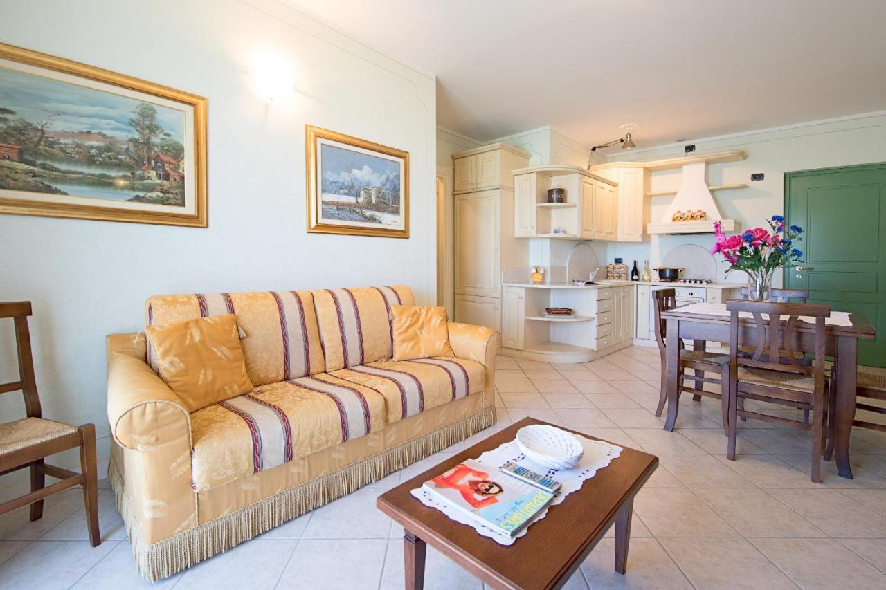 I Mosaici Apartments By Wonderful Italy Sirmione Bagian luar foto