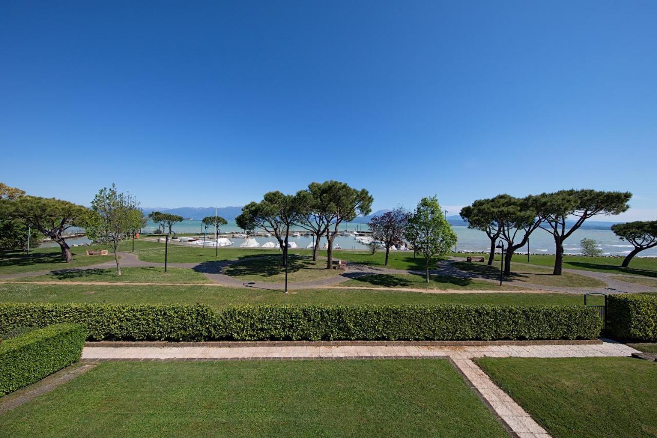 I Mosaici Apartments By Wonderful Italy Sirmione Bagian luar foto
