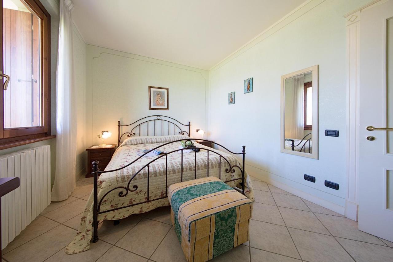 I Mosaici Apartments By Wonderful Italy Sirmione Bagian luar foto