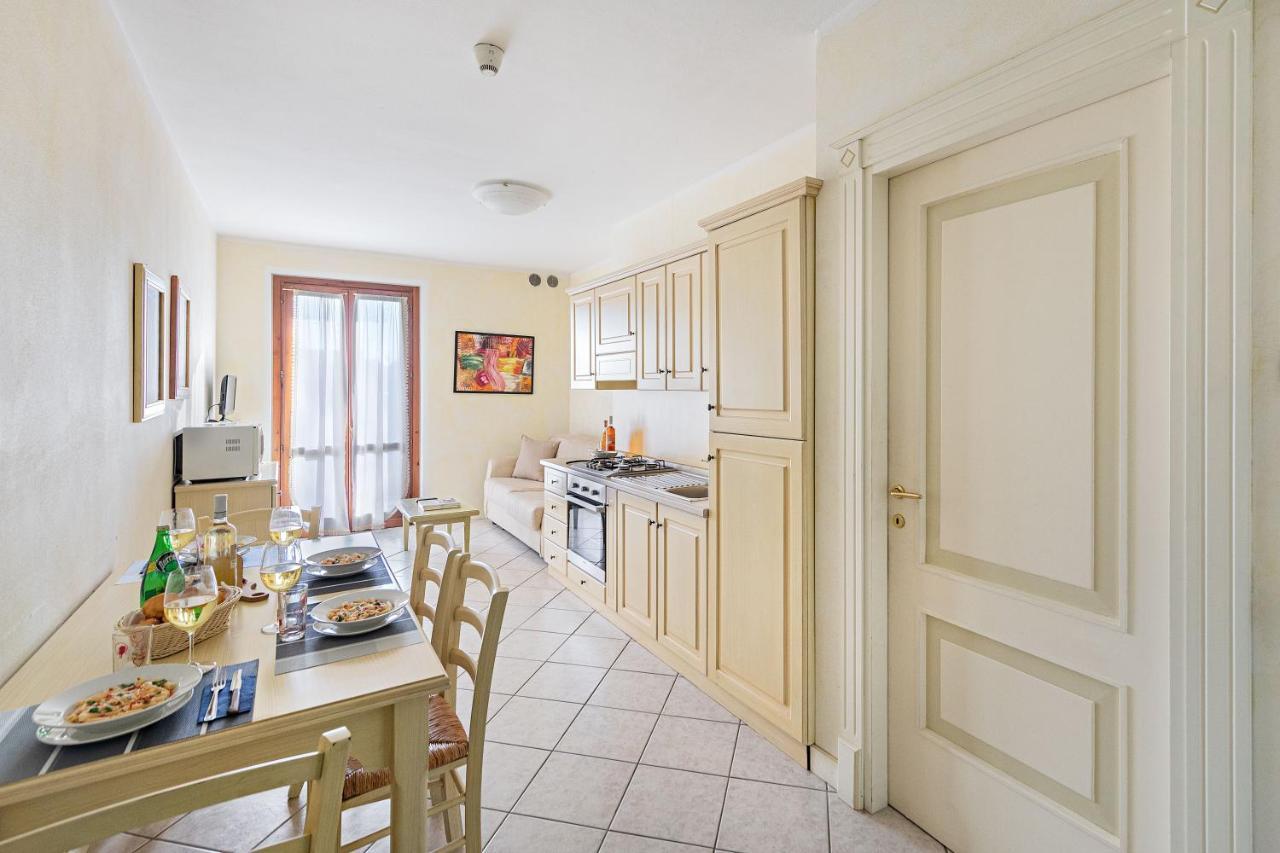 I Mosaici Apartments By Wonderful Italy Sirmione Bagian luar foto