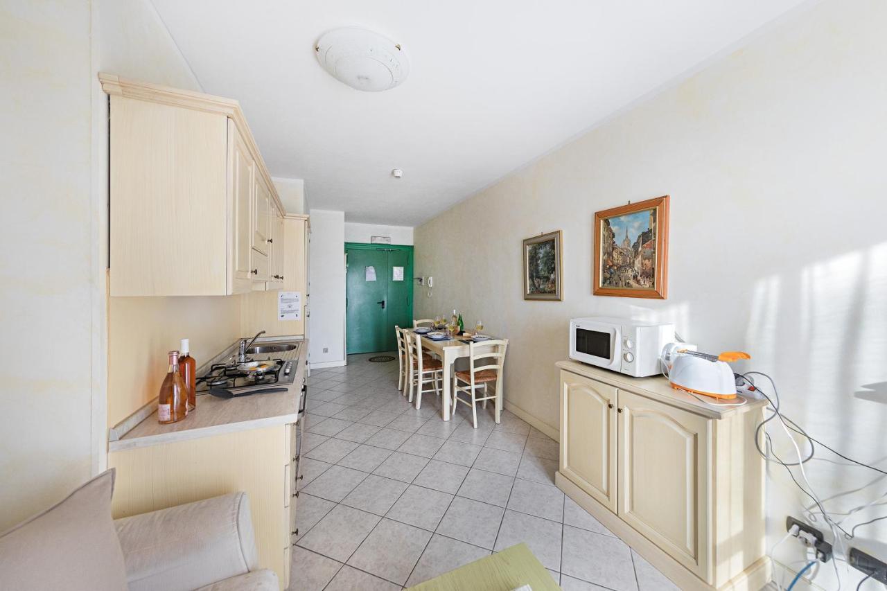 I Mosaici Apartments By Wonderful Italy Sirmione Bagian luar foto